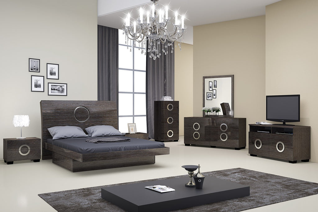 77" X 90" X 40" 4pc Eastern King Modern Gray High Gloss Bedroom Set