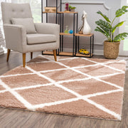 7’ x 9’ Beige and White Modern Lattice Area Rug