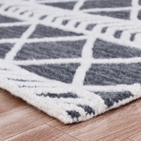 7’ x 9’ Gray and White Geometric Stripes Area Rug